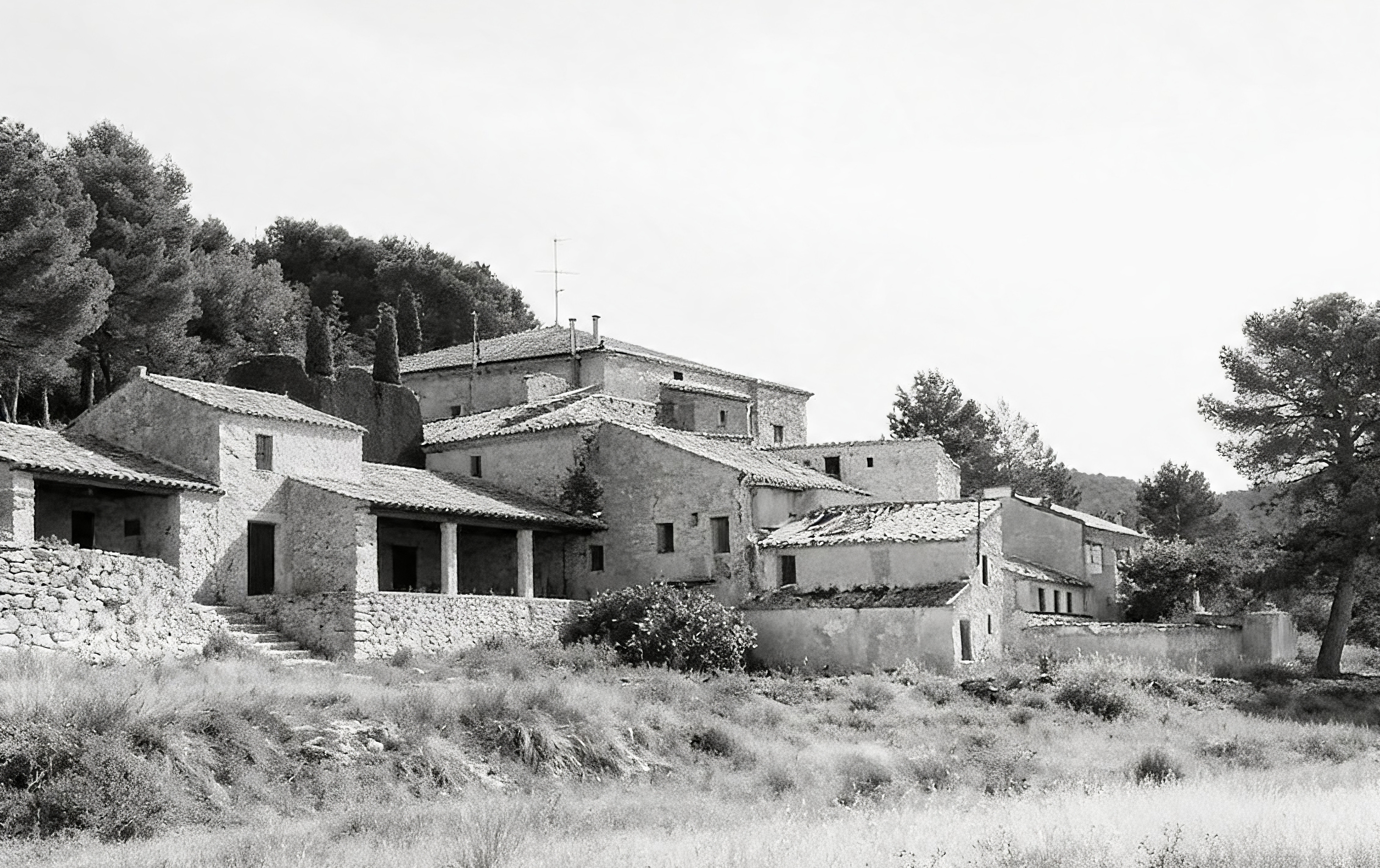 Fotografía histórica en blanco y negro de la finca Herbison, referencia de investigación para Villa Es Pinar